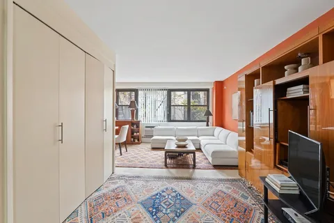 $529,000 | 210 East 15th Street, Unit 6D | Gramercy