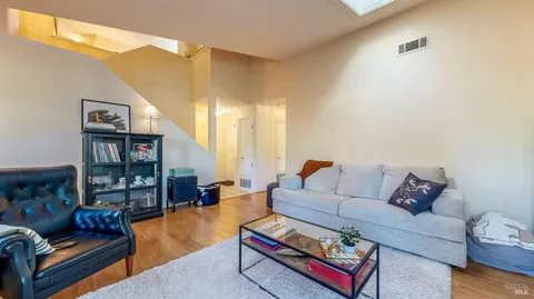 $695,000 | 1678 Creekview Court, Petaluma, CA 94954