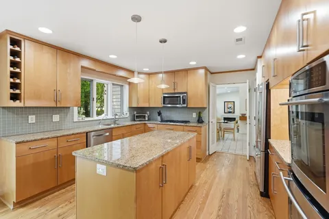 $1,850,000 | 11815 Beekman Place, Rockville, MD 20854