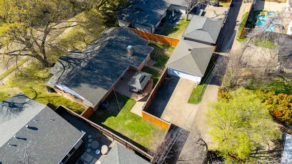 $585,000 | 9616 Vinewood Drive, Dallas, TX 75228