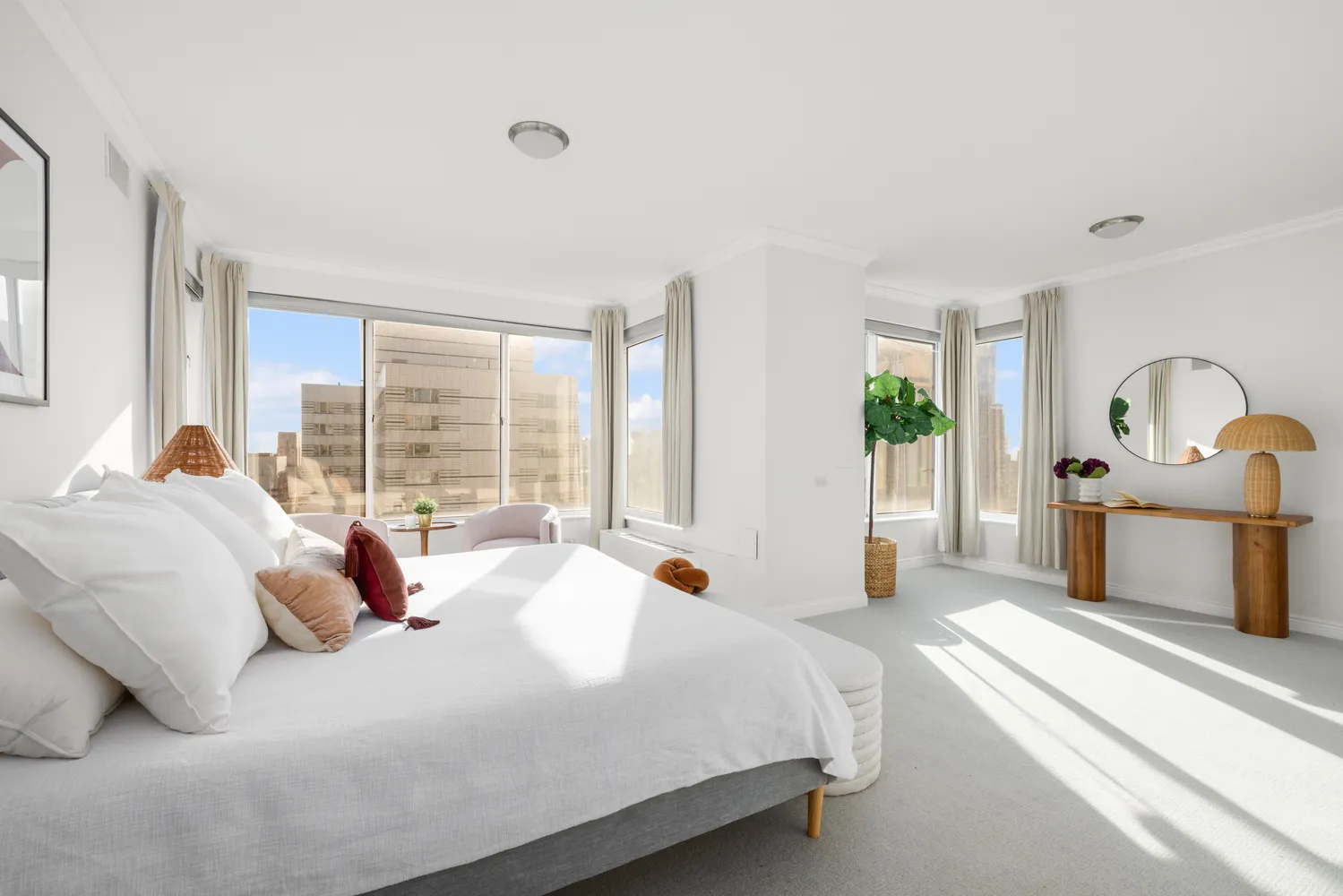 $2,475,000 | 200 East 69th Street, Unit 29B | Lenox Hill