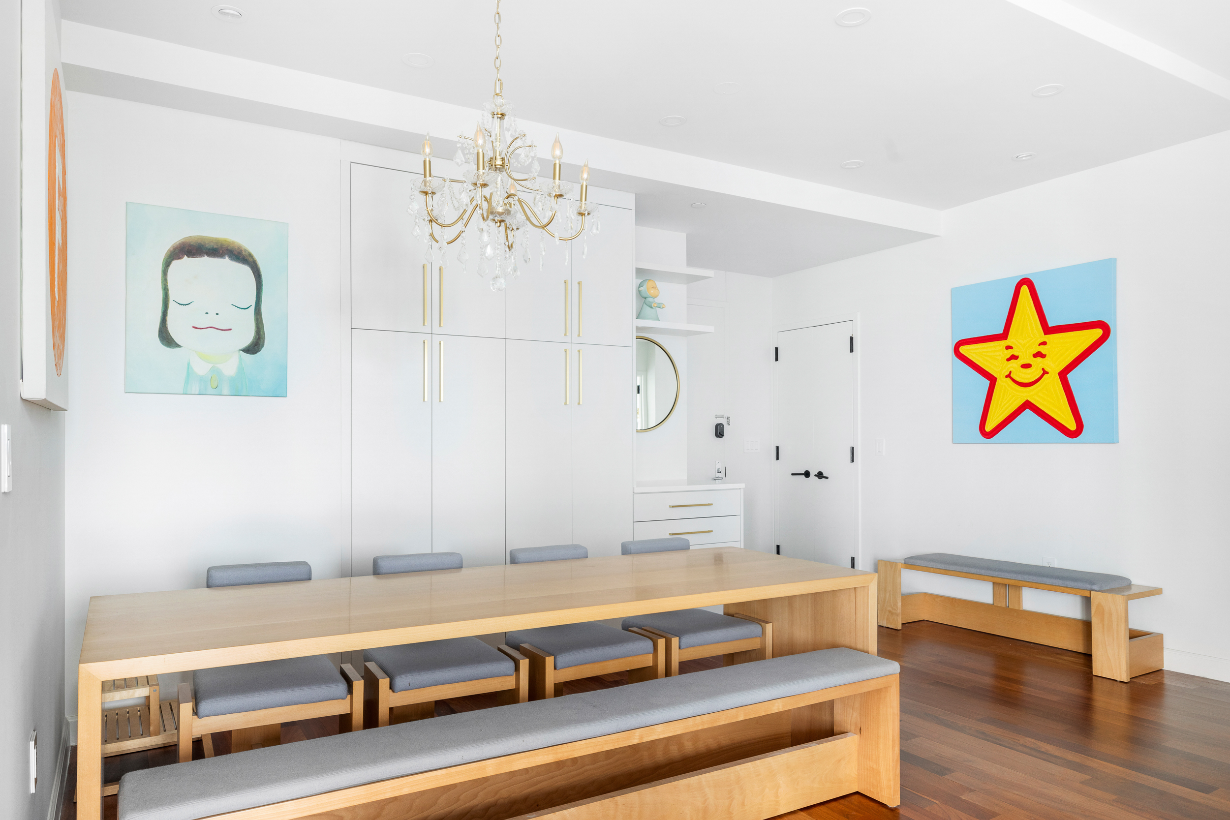 100 Jay Street, Unit 20F Brooklyn, NY 11201 - Photo 8 of 20 a spacious bathroom with a tub sink and mirror
