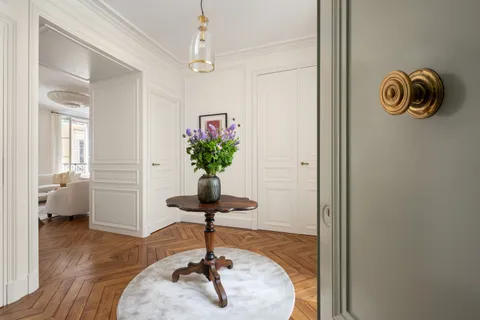 $945,000 | 2 Rue Des Beaux Arts, Paris, France .
