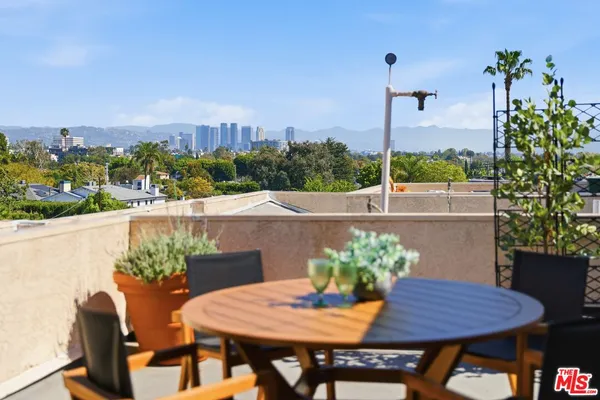 $1,180,000 | 12321 Ocean Park Boulevard, Unit 18, Los Angeles, CA 90064