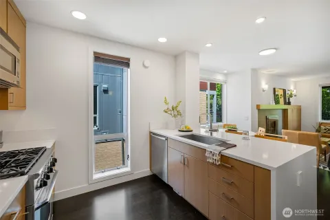 $1,150,000 | 307 14th Avenue East, Unit B, Seattle, WA 98112