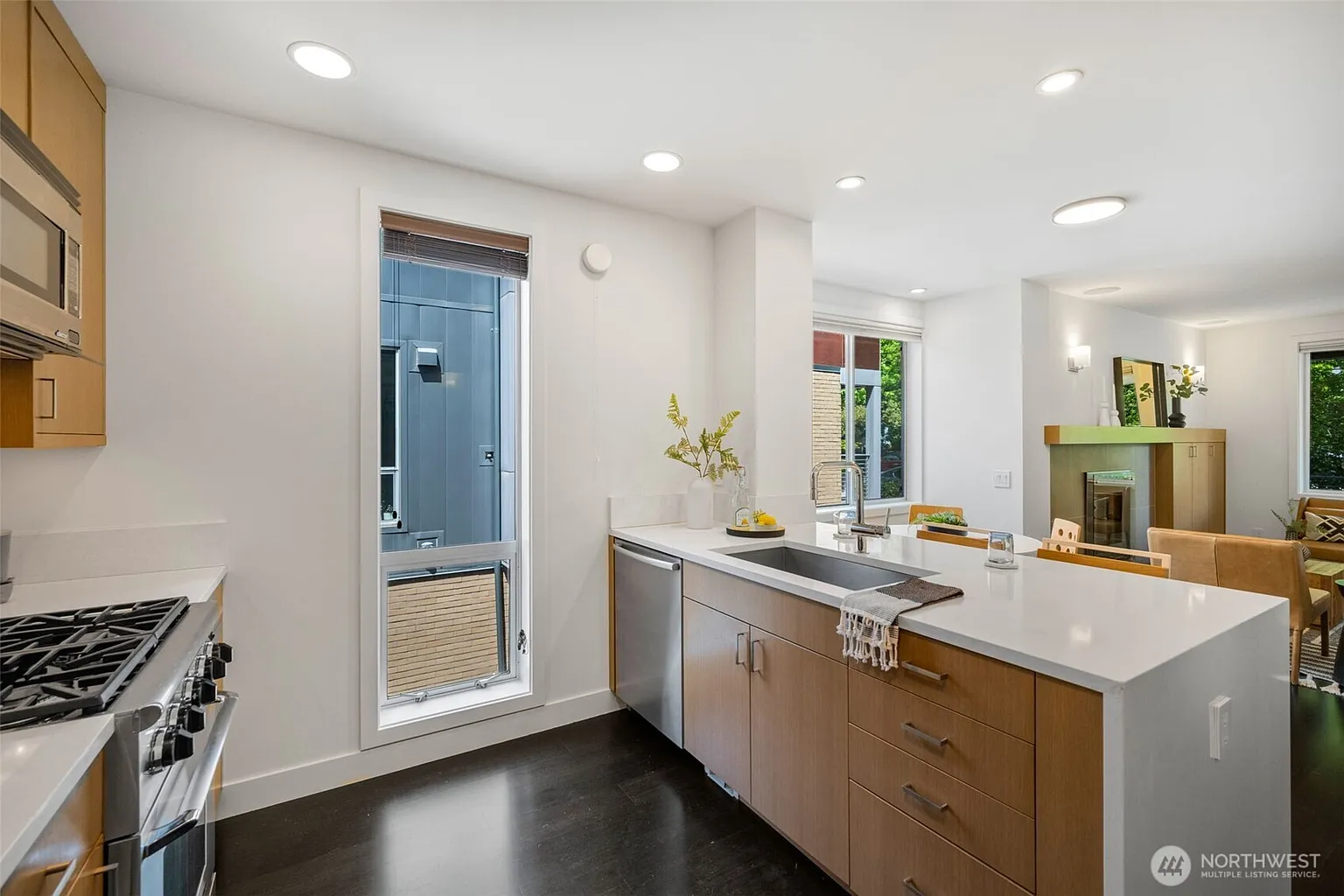 307 14th Avenue East, Unit B Seattle, WA 98112 - Photo 10 of 36