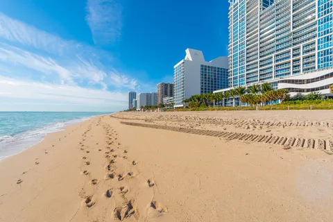 $600,000 | 6801 Collins Avenue, Unit DOOR 606, Miami Beach, FL 33141