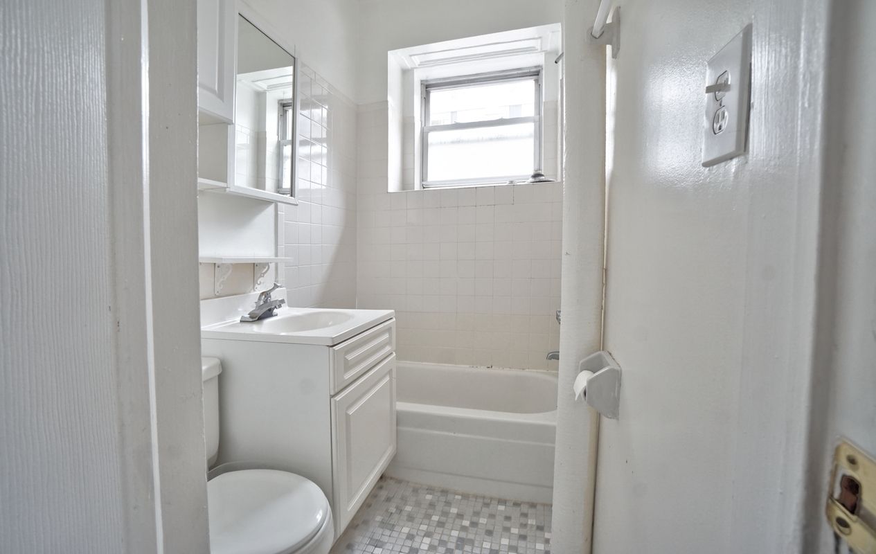 300 East 69th Street, Unit 3W Manhattan, NY 10065 - Photo 4 of 4