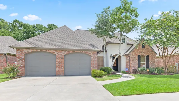 $385,000 | 104 Sandhurst Drive, Lafayette, LA 70508