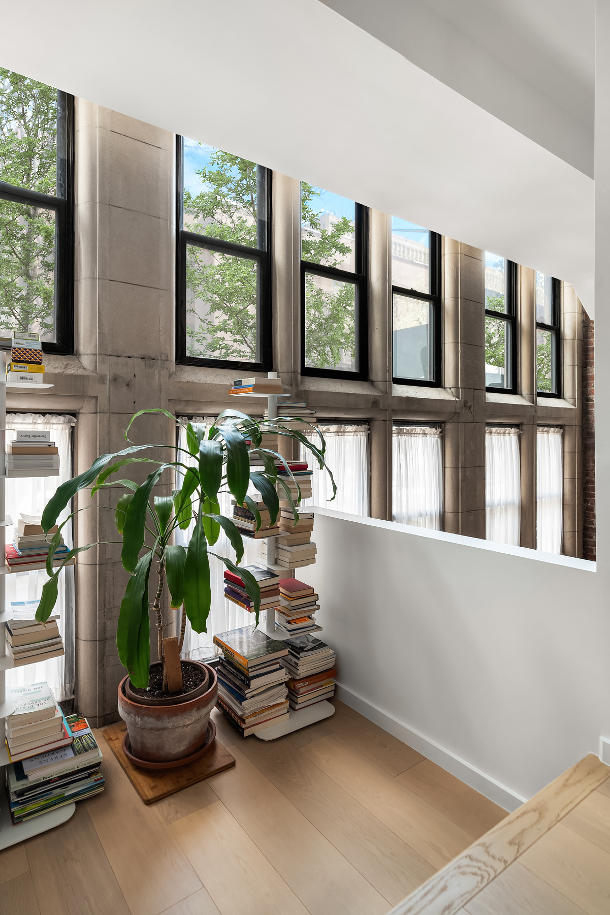 248 East 31st Street, Unit 1D Manhattan, NY 10016 - Photo 7 of 13 a living room with furniture