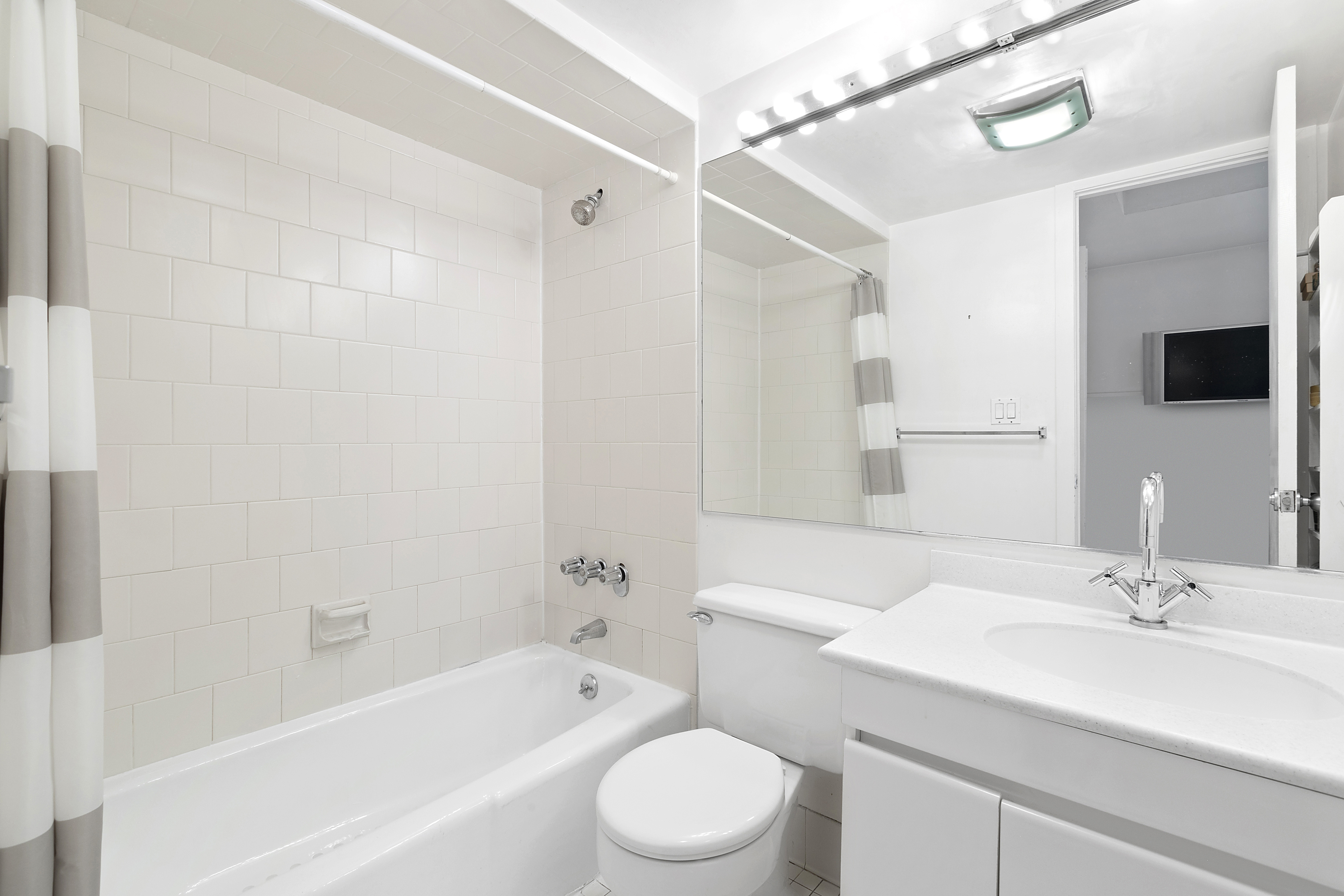 342 West 85th Street, Unit 6D Manhattan, NY 10024 - Photo 6 of 8