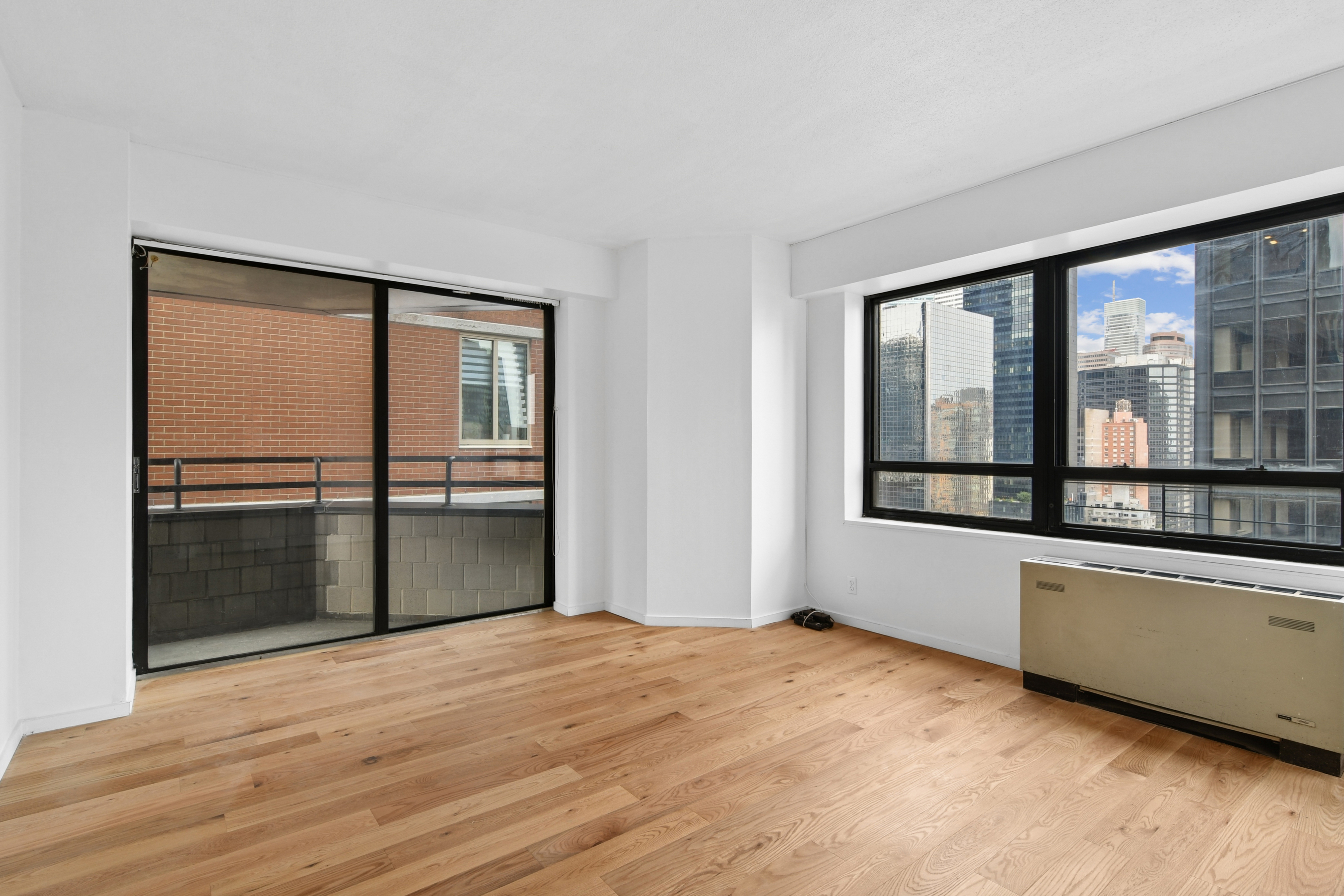 240 East 47th Street, Unit 22B Manhattan, NY 10017 - Photo 5 of 14 Gallery Image 5