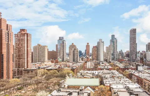 $1,150,000 | 200 East 90th Street, Unit 16E | Upper East Side
