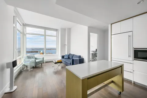 $1,895,000 | 388 Bridge Street, Unit PH47A | Downtown Brooklyn