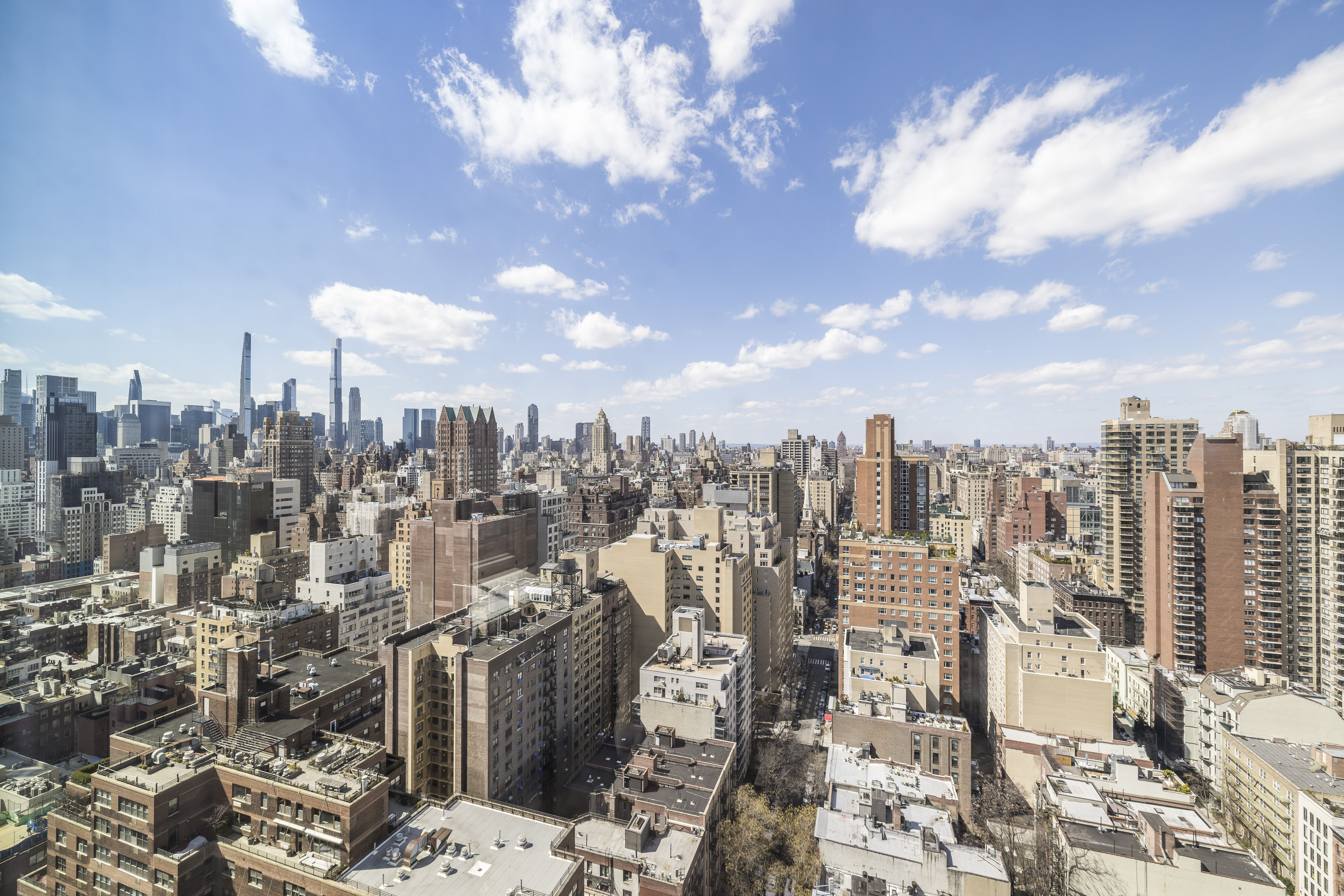 301 East 80th Street, Unit 25B Manhattan, NY 10075 - Photo 3 of 38 a view of a city with lot of high rise buildings