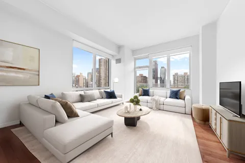 $2,250,000 | 225 East 34th Street, Unit PHB | Murray Hill