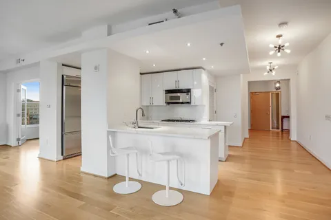 $1,350,000 | 675 E Street Northwest, Unit 900, Washington, DC 20004