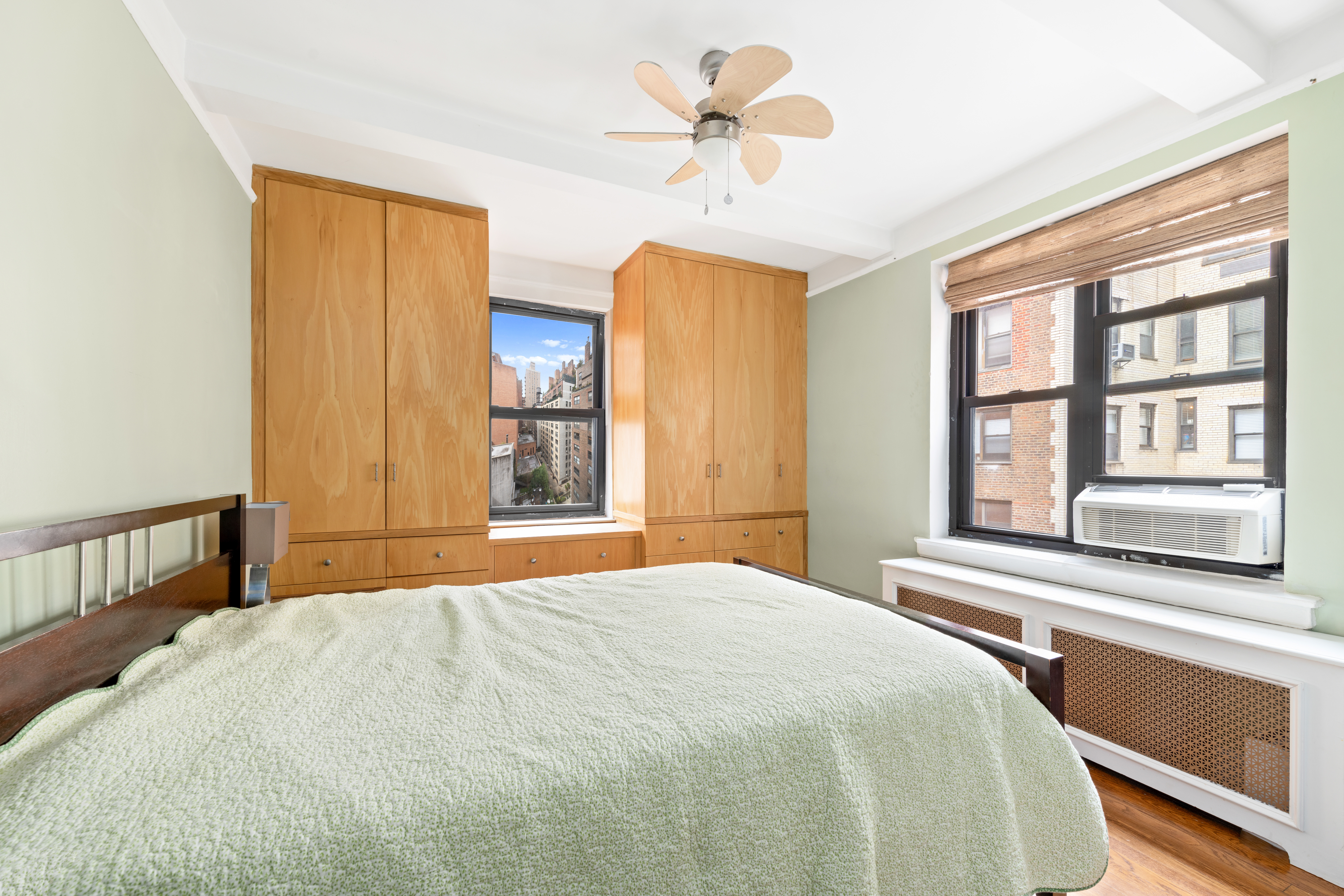 245 East 72nd Street, Unit 8G Manhattan, NY 10021 - Photo 5 of 7