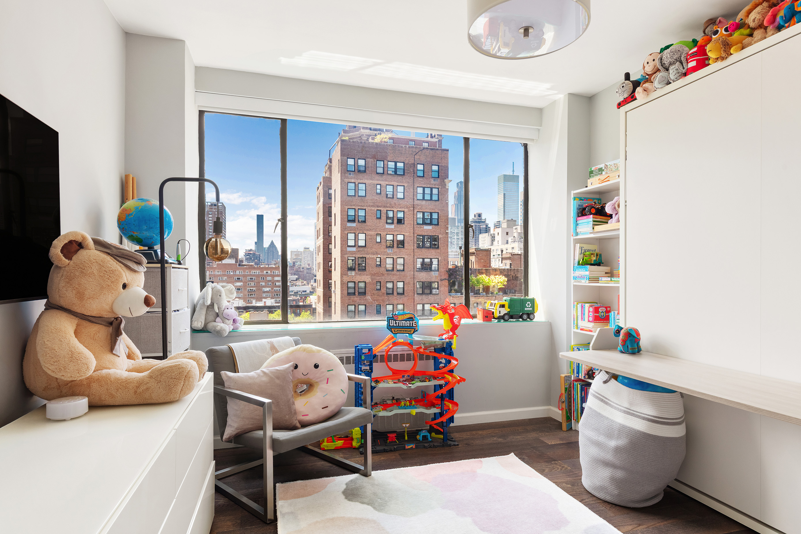333 East 69th Street, Unit 12E Manhattan, NY 10021 - Photo 8 of 15 Gallery Image 8