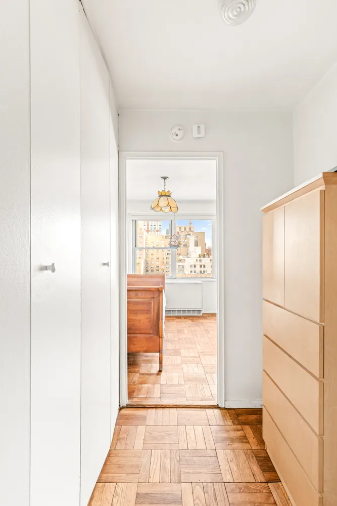 $449,000 | 301 East 75th Street, Unit 14J | Lenox Hill