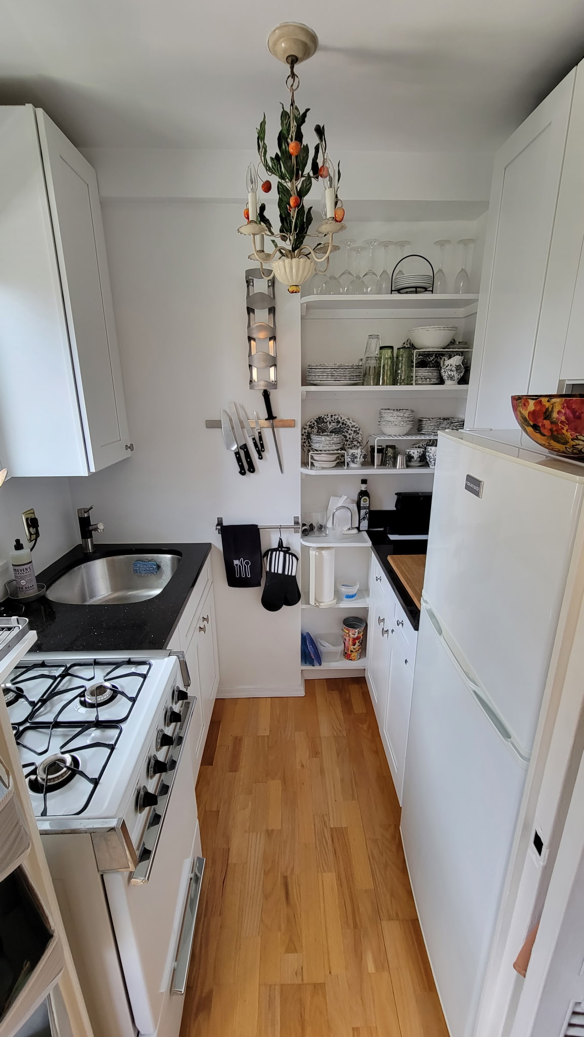 315 East 69th Street, Unit 12E Manhattan, NY 10021 - Photo 7 of 12