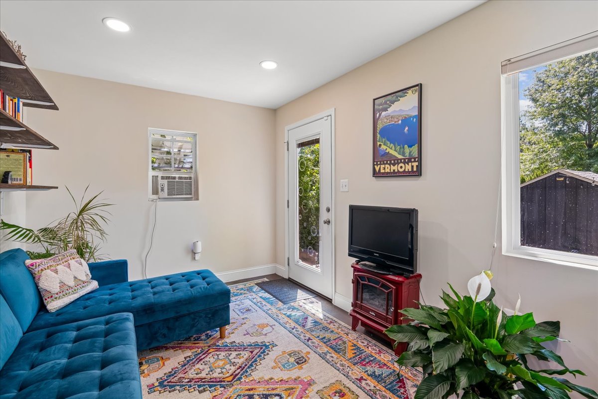 905 Robin Road Silver Spring, MD 20901 - Photo 35 of 43