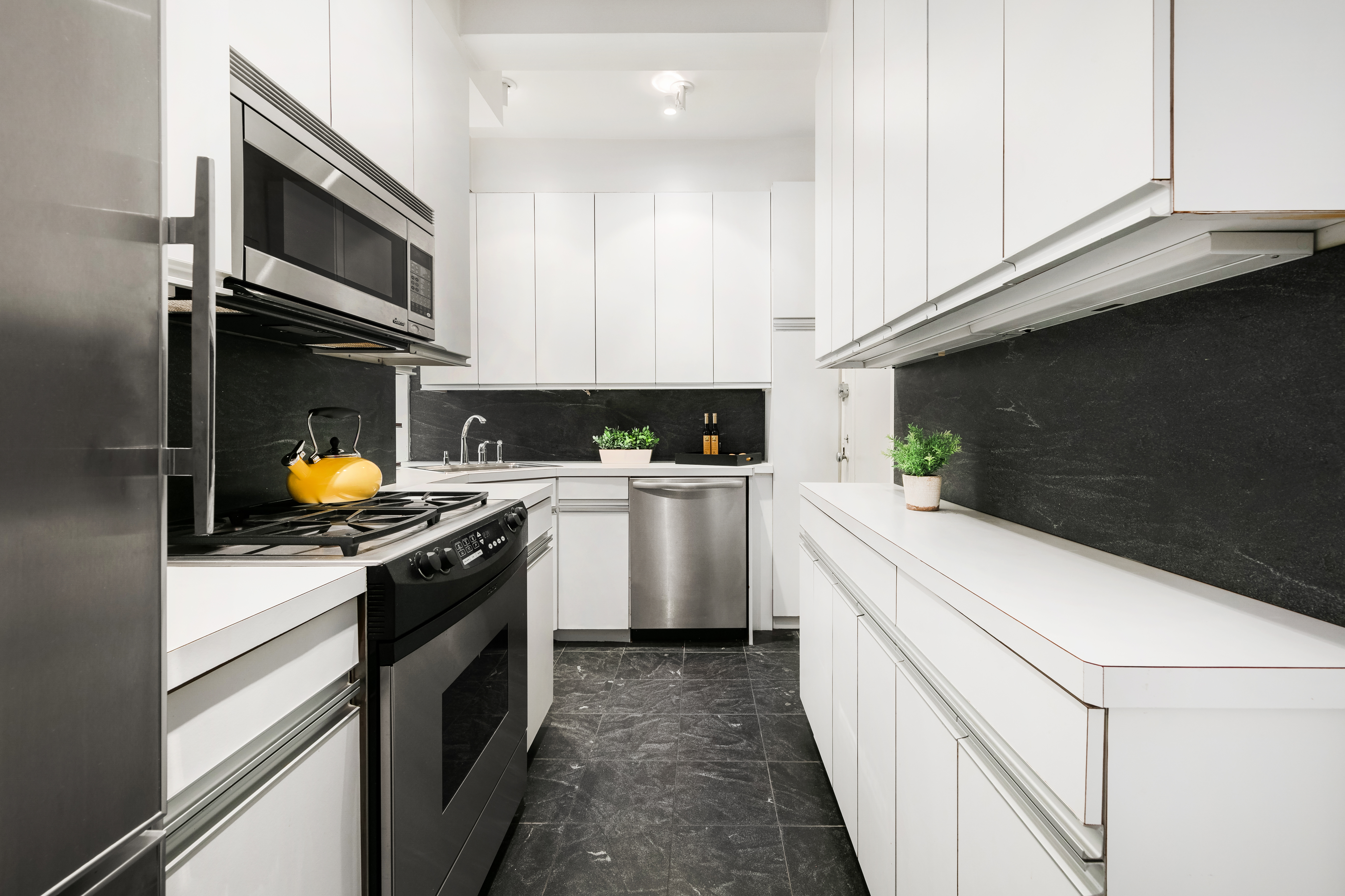 930 5th Avenue, Unit 7E Manhattan, NY 10021 - Photo 12 of 14