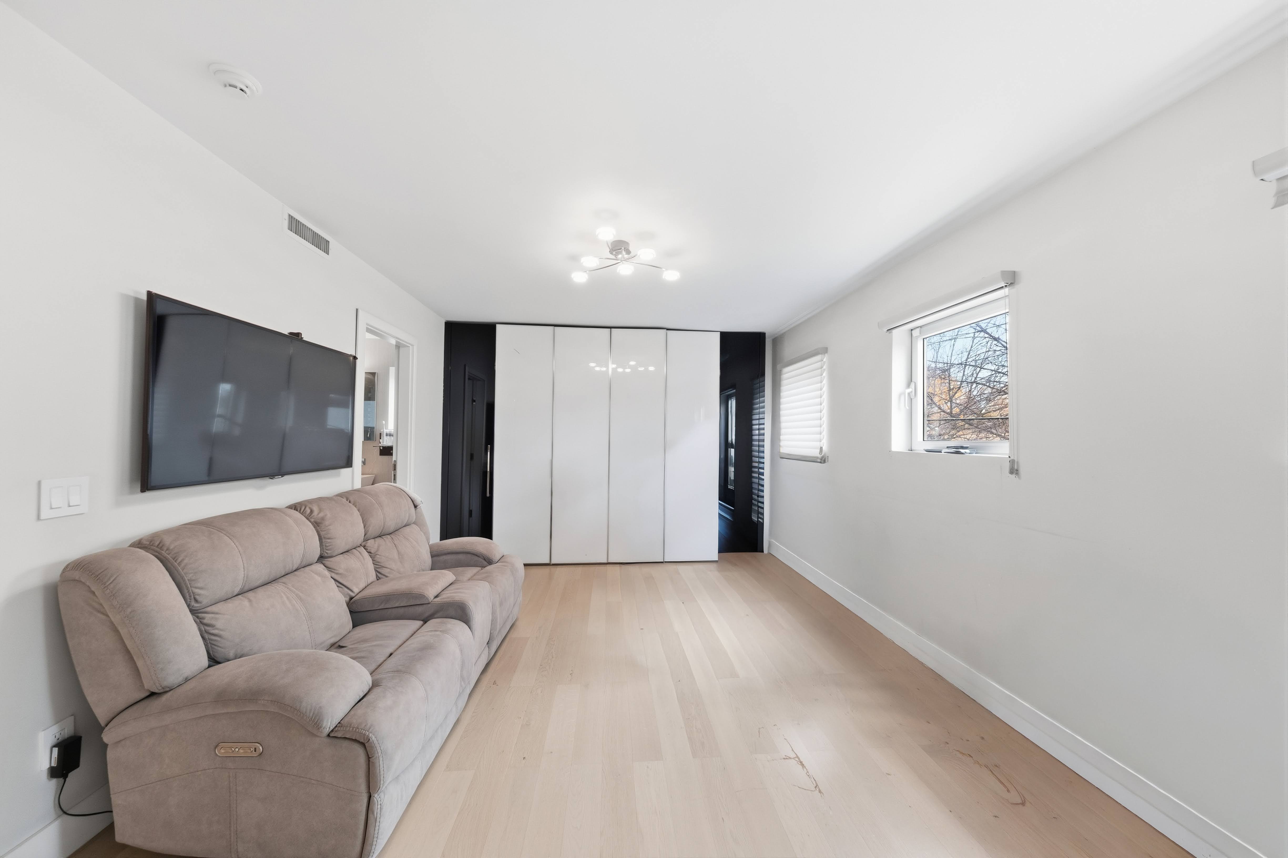 186 Flagg Place Staten Island, NY 10304 - Photo 23 of 44