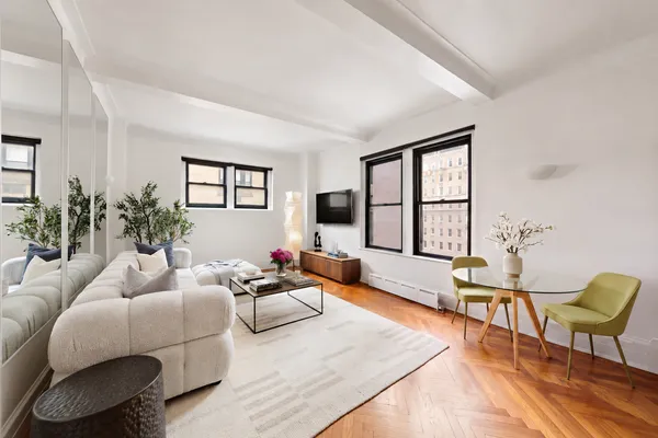 $1,695,000 | 33 5th Avenue, Unit 11D | Greenwich Village
