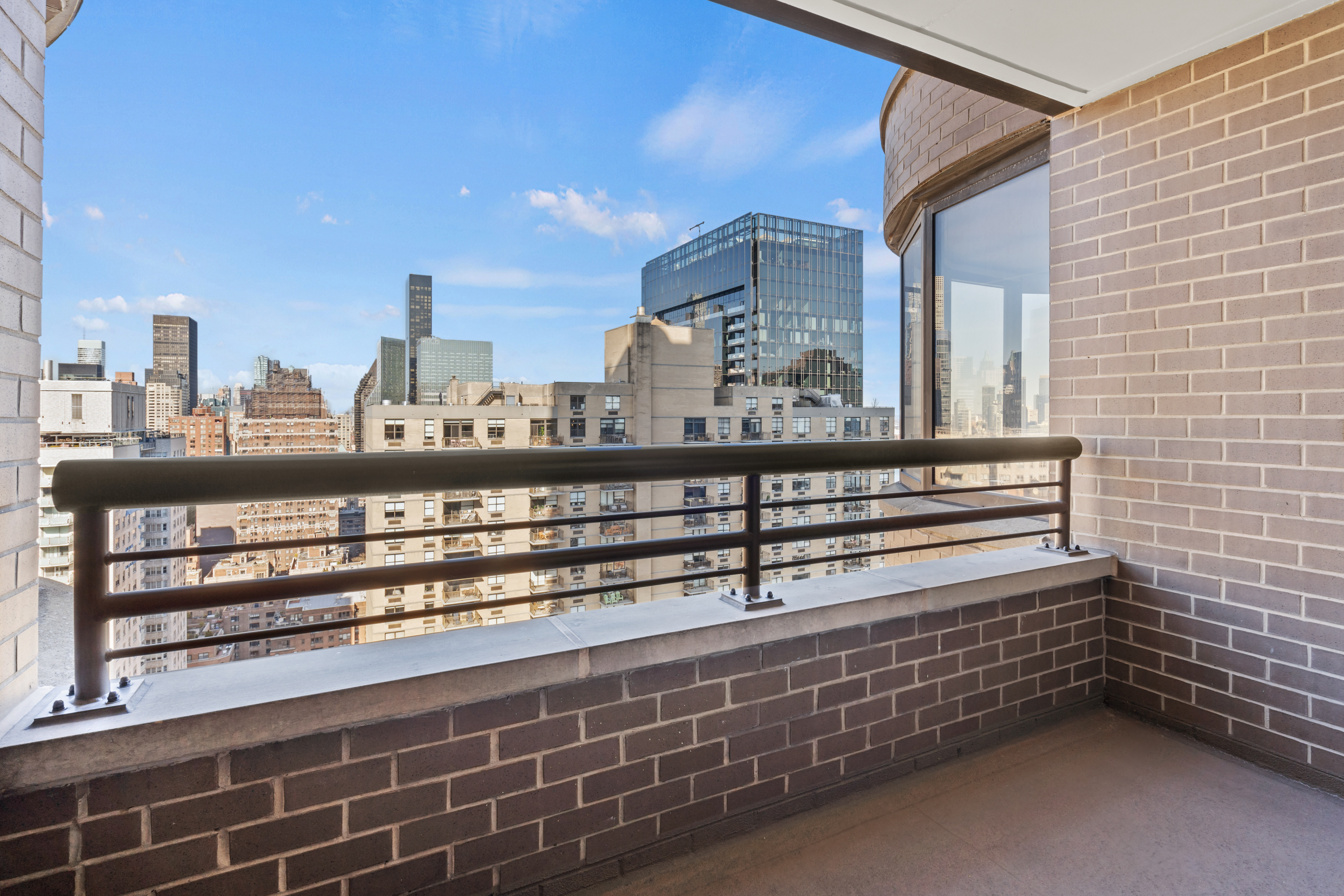 330 East 38th Street, Unit 38E Manhattan, NY 10016 - Photo 19 of 35 a view of a building