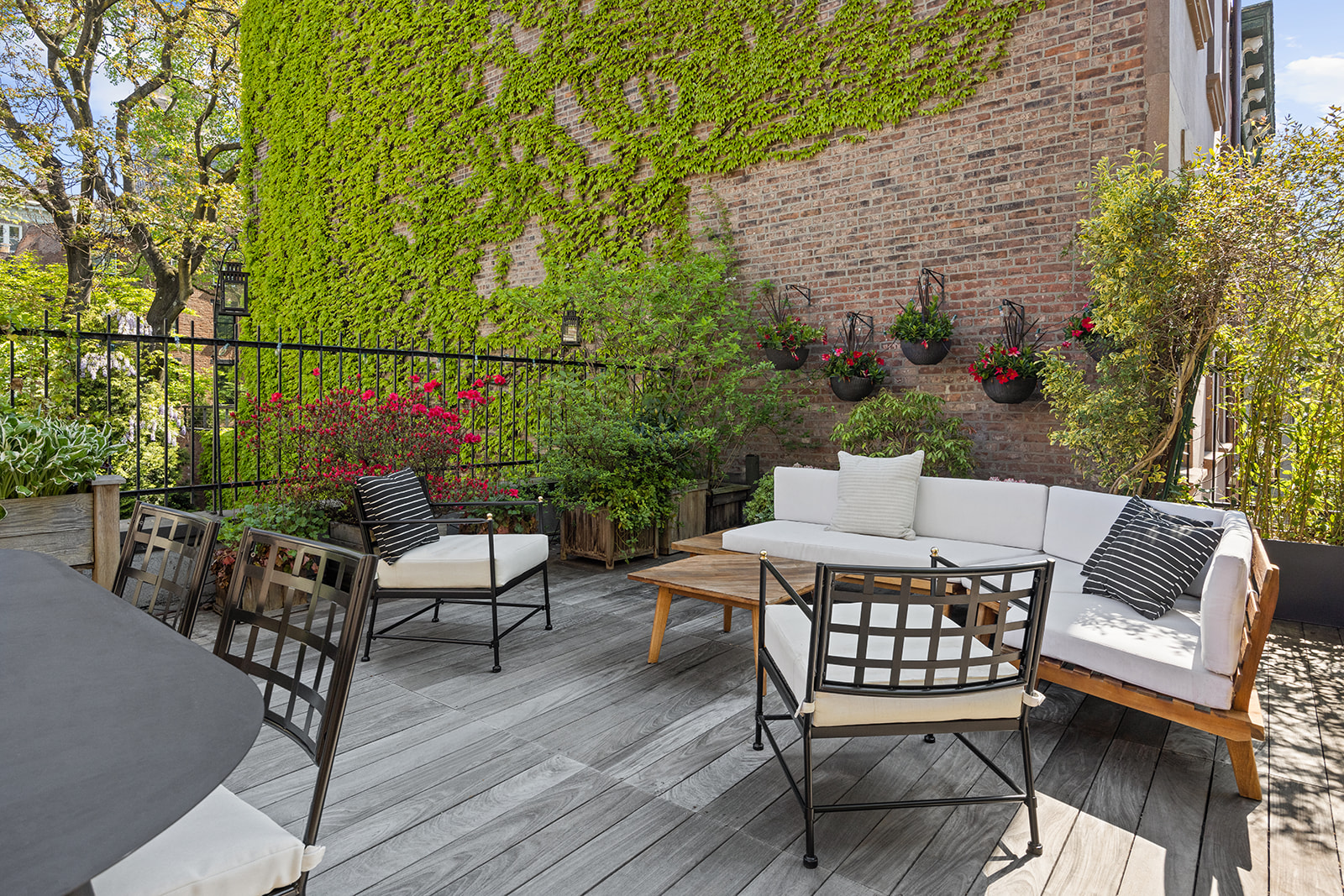 167 Clinton Street, Unit 3 Brooklyn, NY 11201 - Photo 26 of 31 a roof deck with a table and chairs