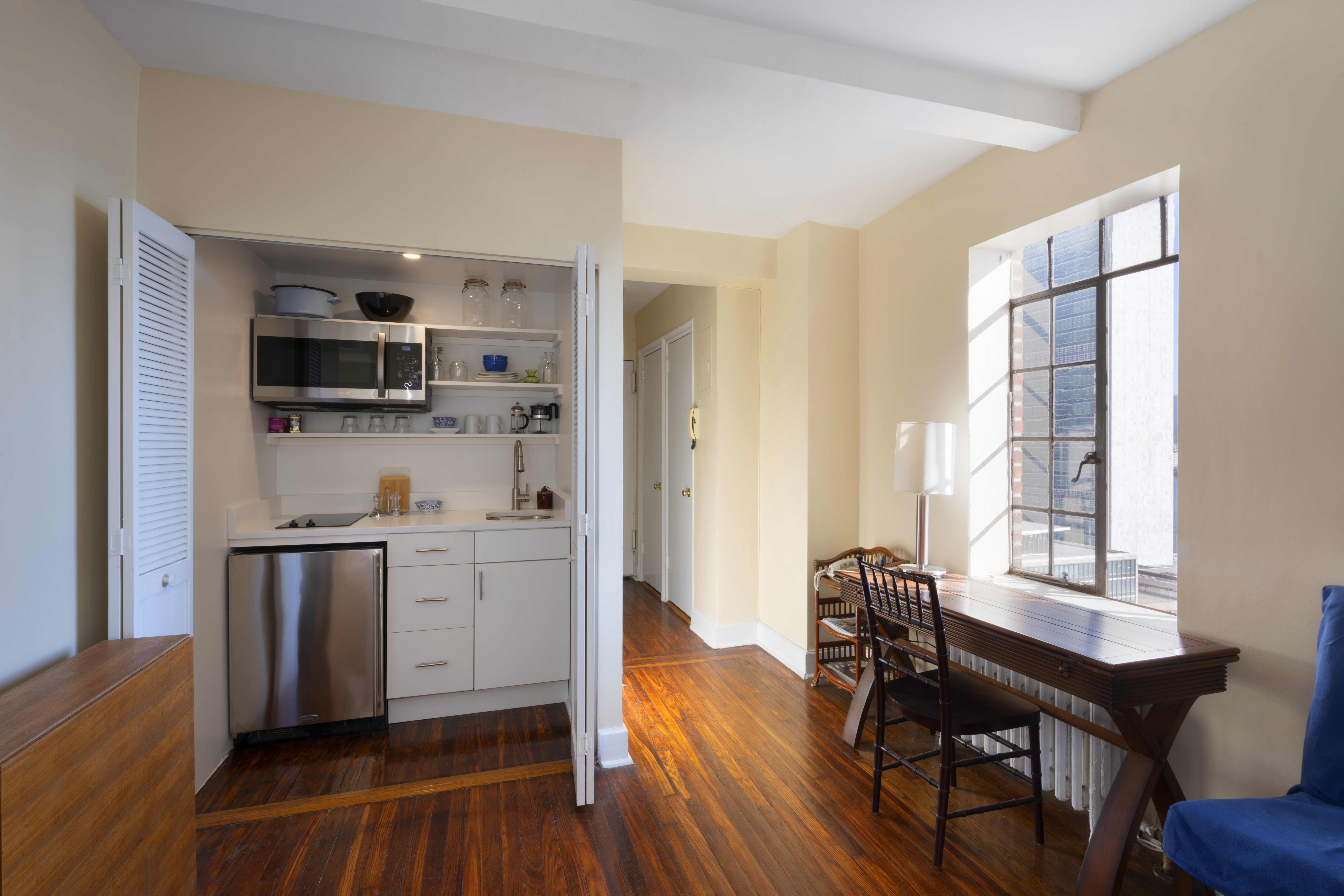 25 Tudor City Place, Unit 923 Manhattan, NY 10017 - Photo 3 of 8 Gallery Image 3