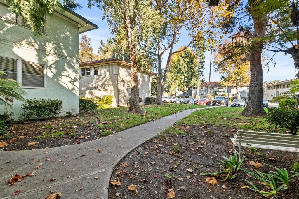 $520,000 | 5825 Bowcroft Street, Unit 1, Los Angeles, CA 90016