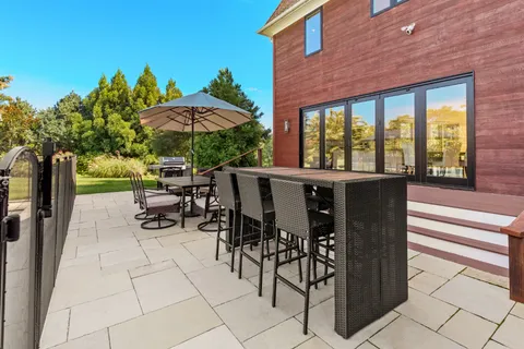 $3,199,000 | 89 Old Canoe Place Road, Hampton Bays, NY 11946