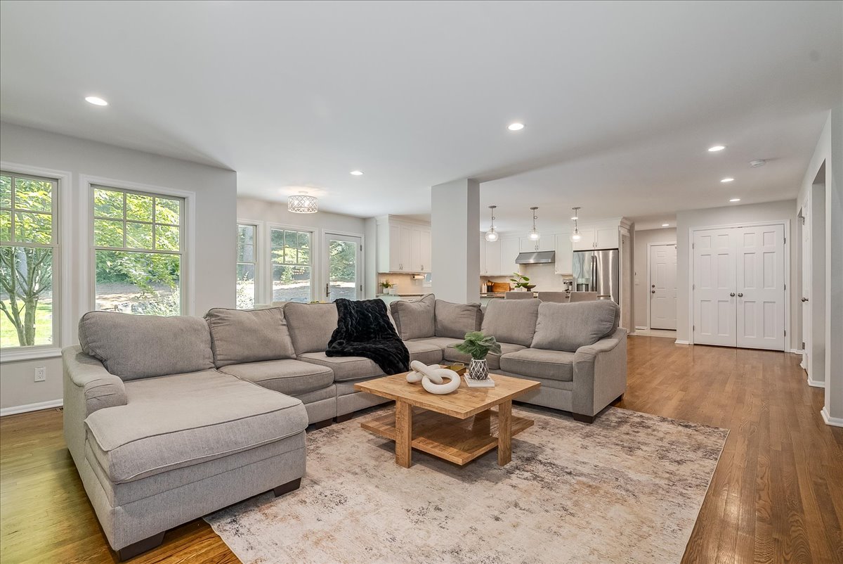 22 Ridge Drive West Berkeley Heights, NJ 07922 - Photo 3 of 4