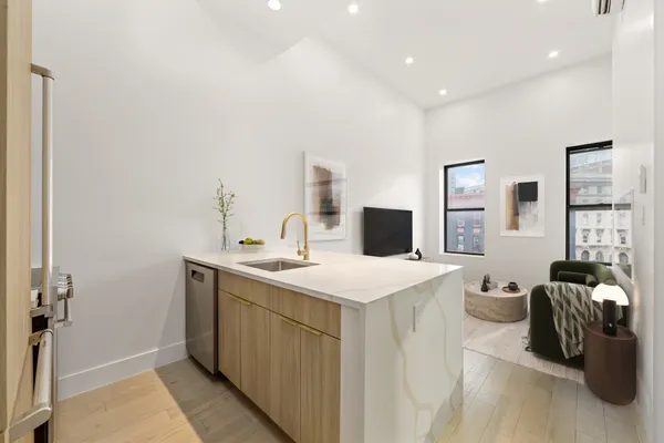$9,750 | 234 Flatbush Avenue, Unit 3 | Park Slope