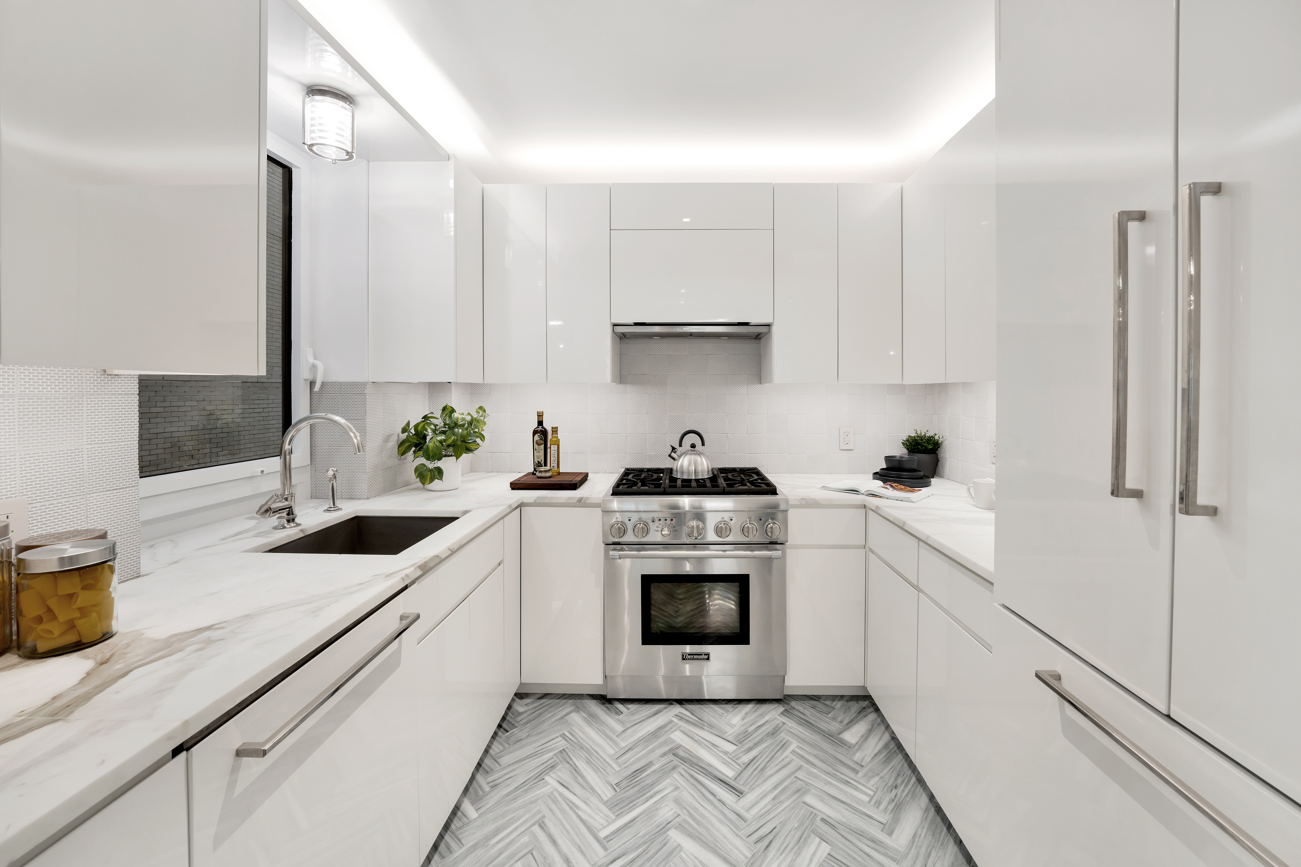 860 5th Avenue, Unit 4M Manhattan, NY 10065 - Photo 3 of 13 Gallery Image 3