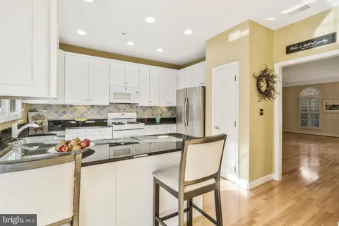 $925,000 | 8847 Ashgrove House Lane, Vienna, VA 22182