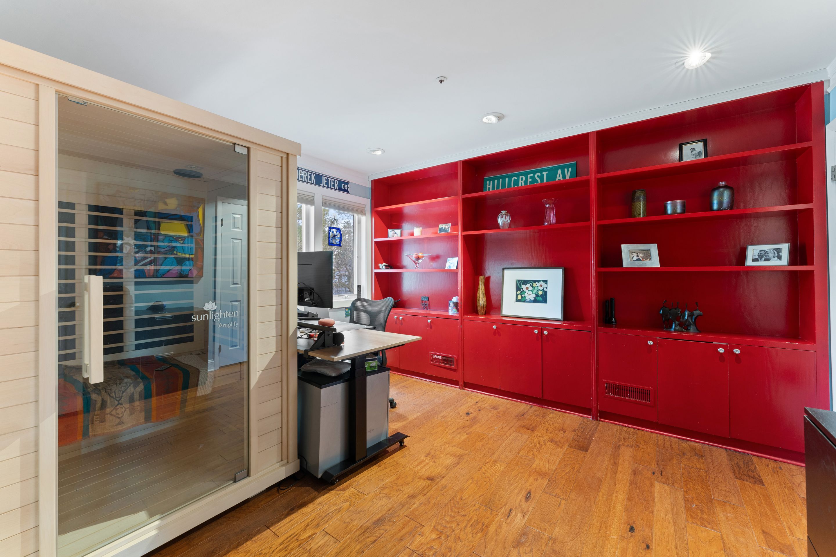 124 Boulder Ridge Road Scarsdale, NY 10583 - Photo 14 of 31 a workspace with furniture