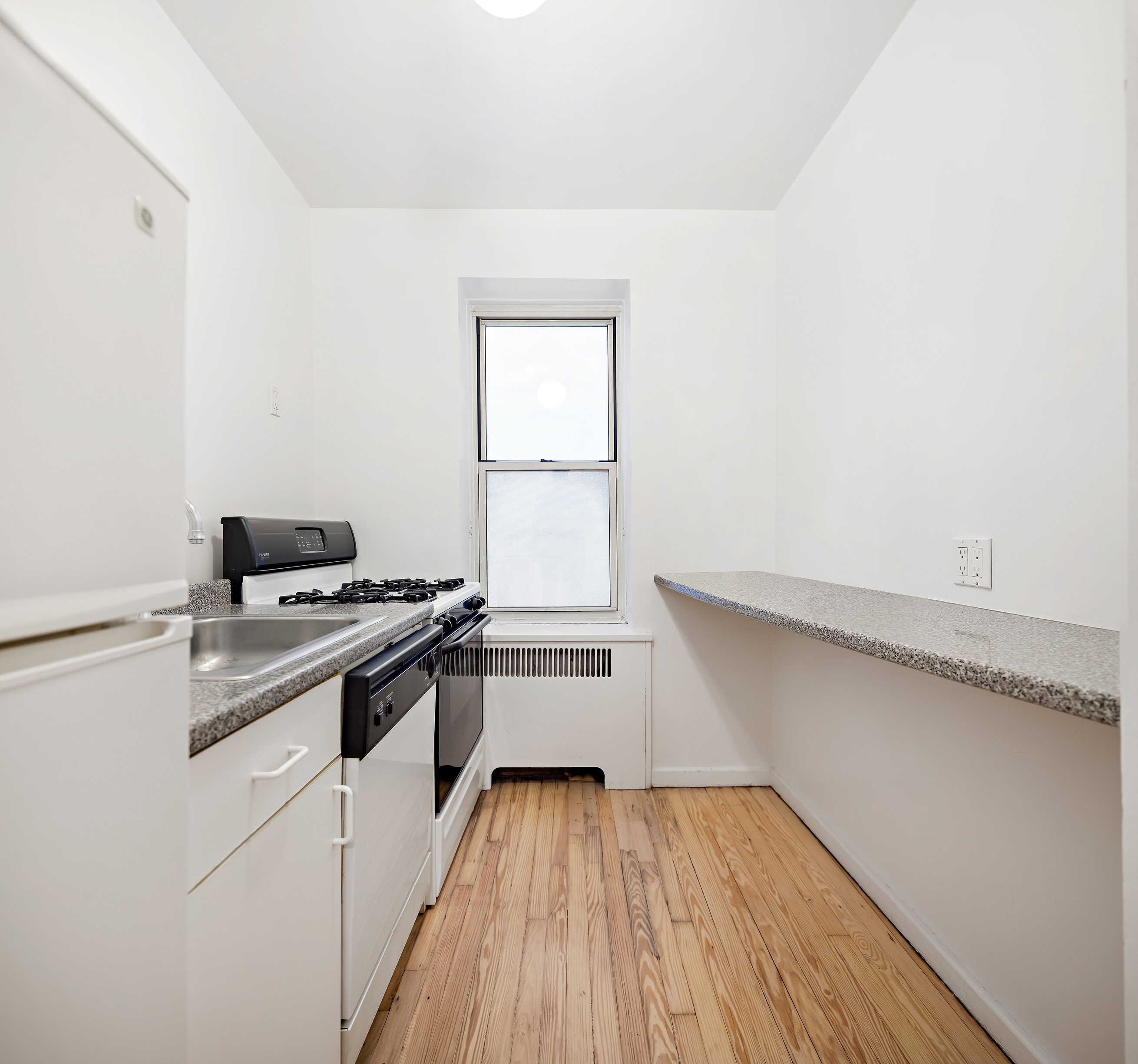 75 Bank Street, Unit 1B Manhattan, NY 10014 - Photo 6 of 10