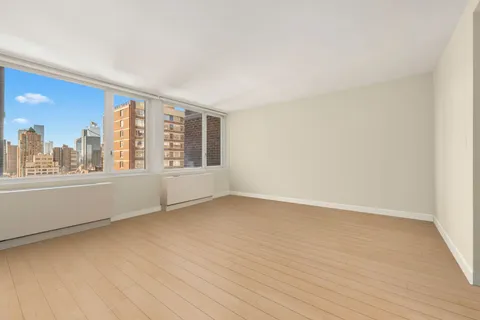$2,500,000 | 322 West 57th Street, Unit 26B | Hell's Kitchen