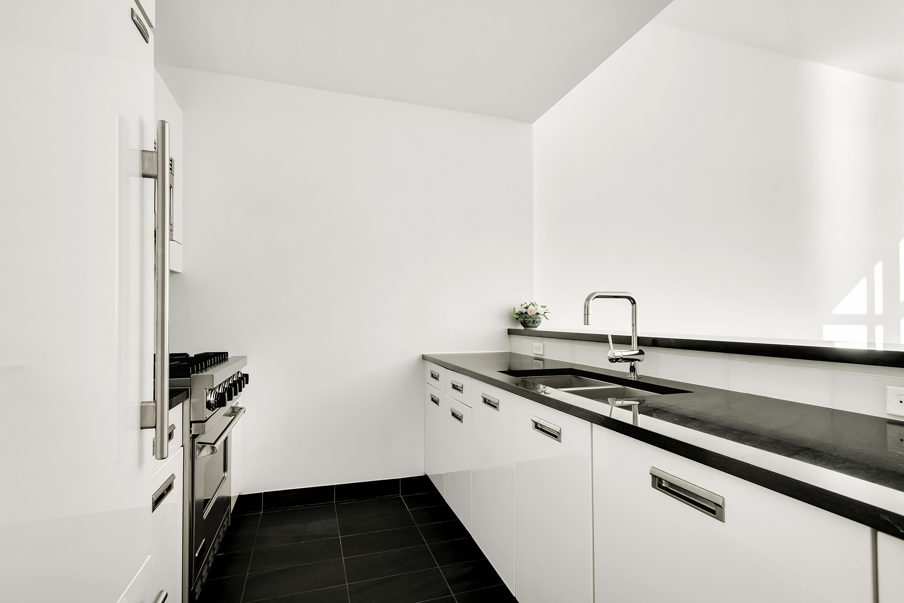 46-30 Center Boulevard, Unit 1707 Queens, NY 11109 - Photo 4 of 14