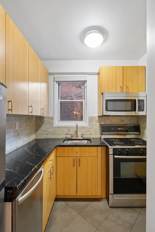 $6,000 | 14 Horatio Street, Unit 2J | West Village