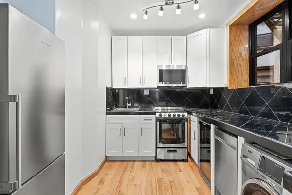 $6,800 | 205 West 10th Street, Unit 2B | West Village