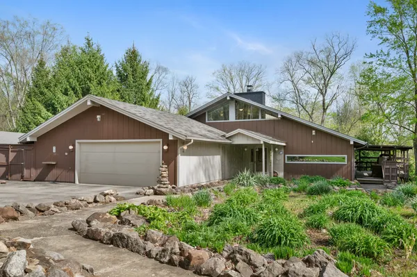 $389,000 | 3132 Lake Road, New Castle, PA 16102