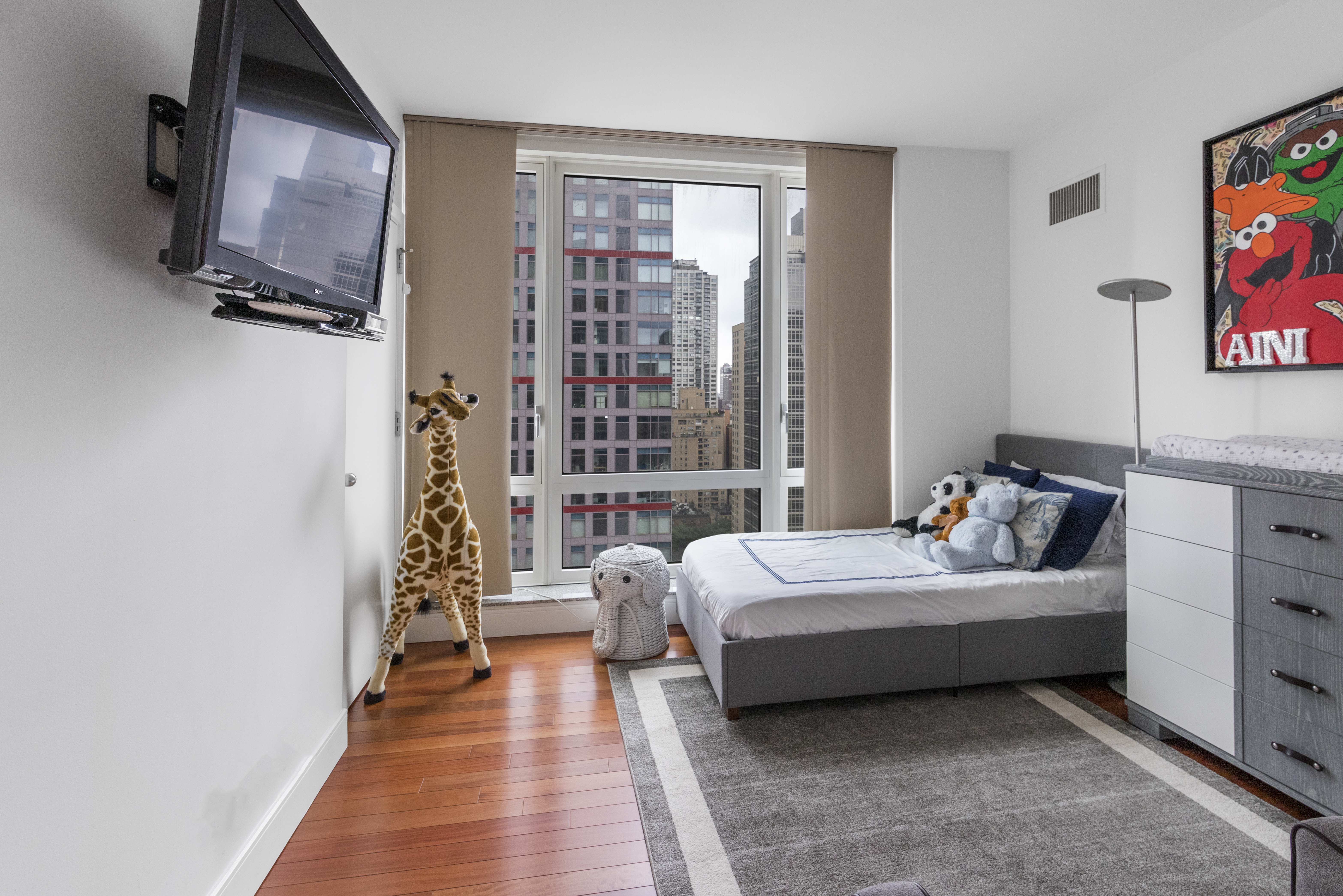 250 East 53rd Street, Unit 2702 Manhattan, NY 10022 - Photo 6 of 15