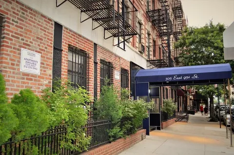 $2,700 | 305 East 95th Street, Unit 3H | Upper East Side