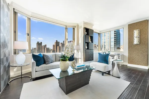 $2,249,000 | 400 East 90th Street, Unit 23B | Upper East Side