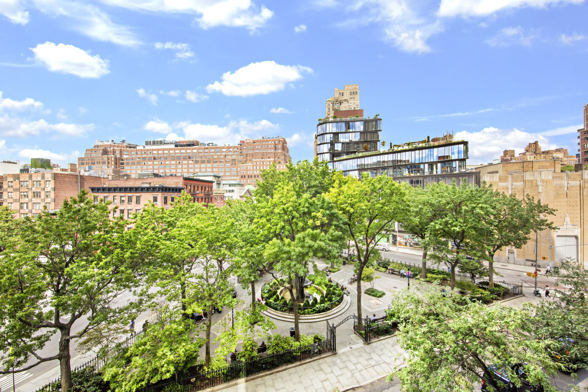 2 Horatio Street, Unit 4JS Manhattan, NY 10014 - Photo 17 of 20 a night view of a city