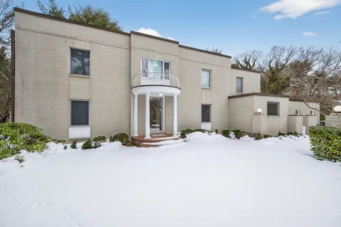 $3,200,000 | 120 Bacon Road, Old Westbury, NY 11568